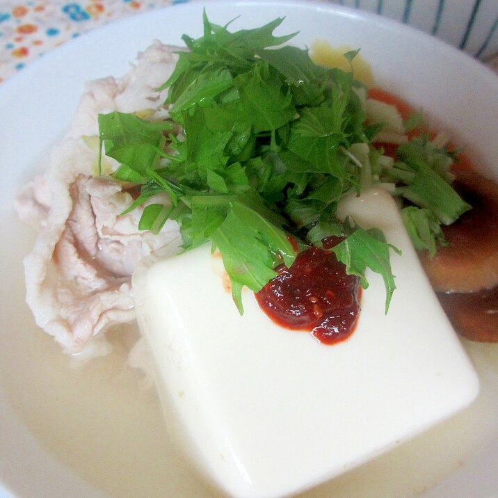 豚肉と白菜の生七味湯豆腐